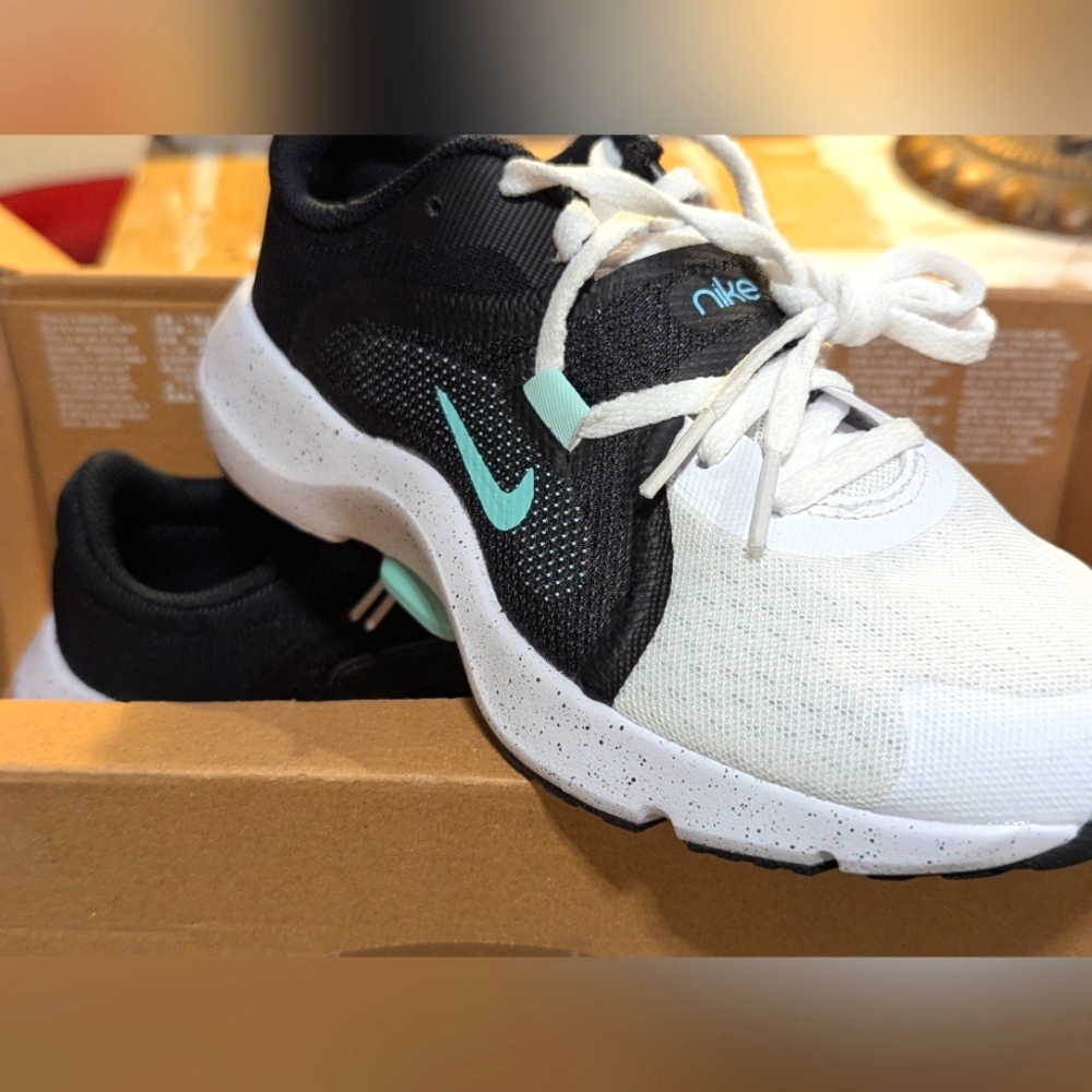 New In Box Women's 6 Nike Black & White Sneakers with Minty Blue Accents